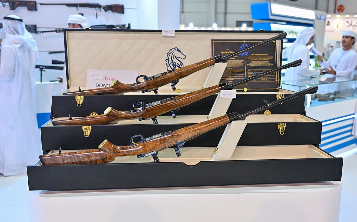 Un fusil de luxe à 4 millions AED à l’ADIHEX | Die Geissens Real Estate | Luxus Immobilien mit Carmen und Robert Geiss – Die Geissens in Dubai