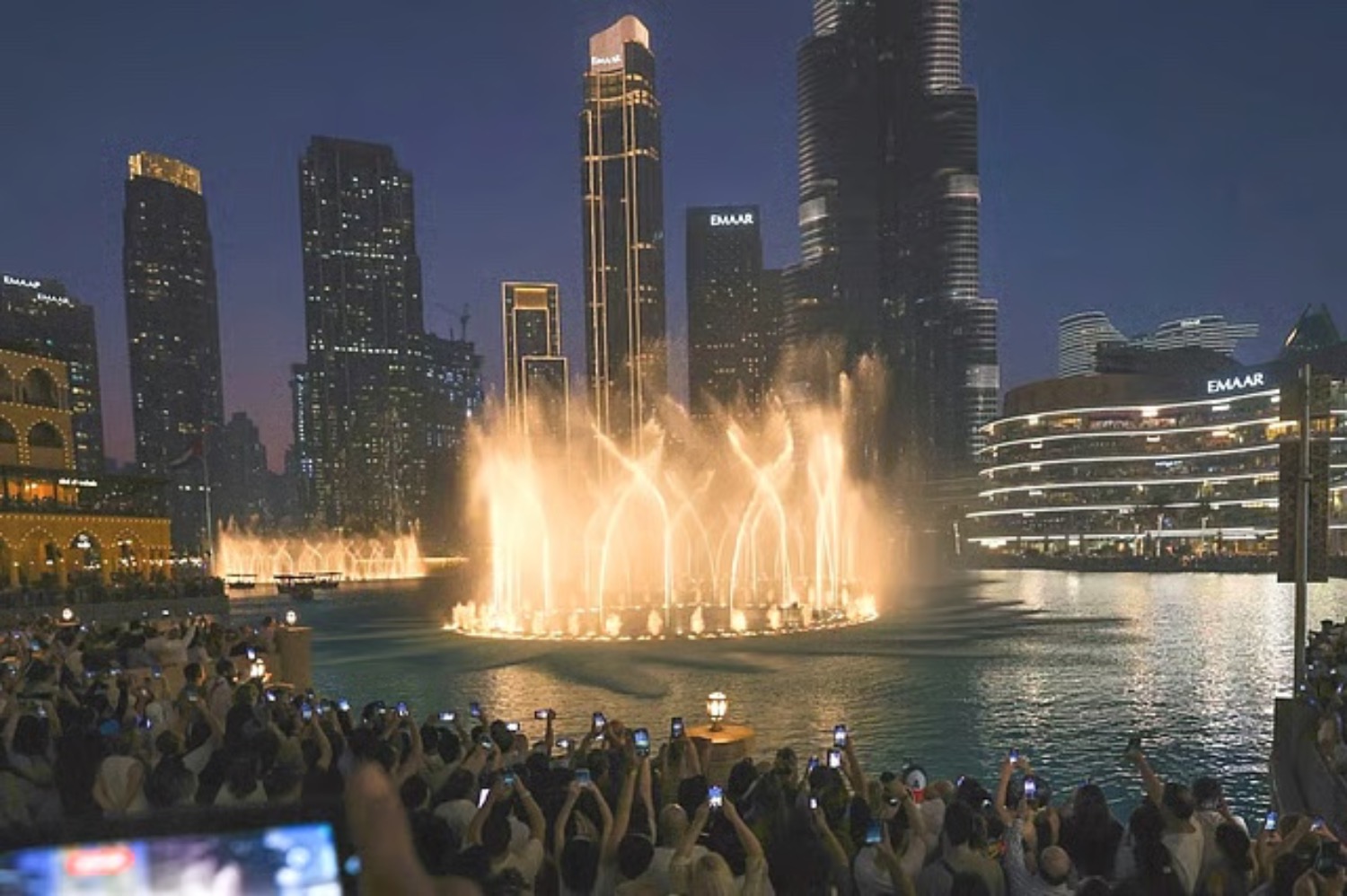 Fontaine de Dubaï : retour du spectacle aquatique | Die Geissens Real Estate | Luxus Immobilien mit Carmen und Robert Geiss – Die Geissens in Dubai