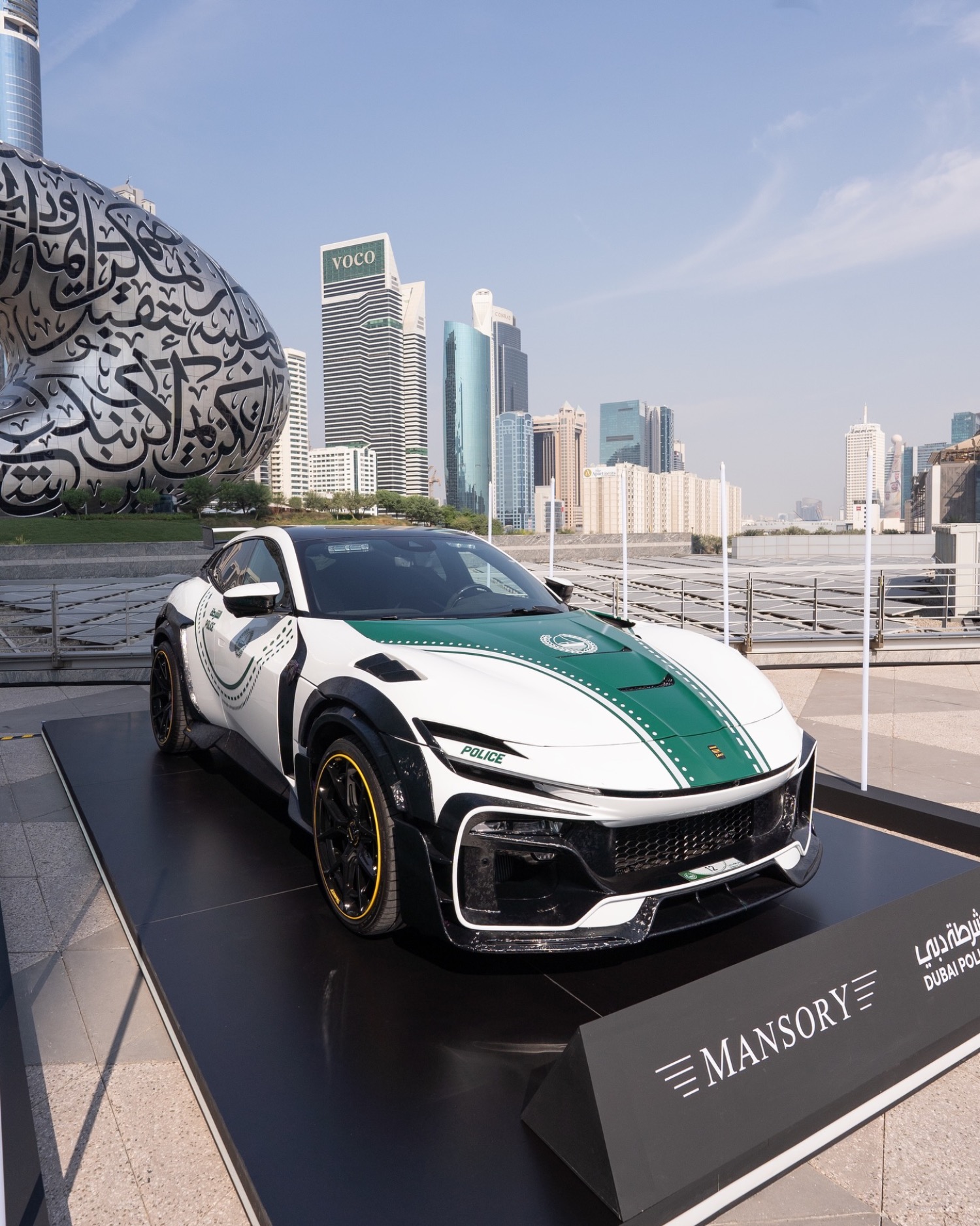 Dubaï: la police dévoile une Ferrari rare pour 12 ans de patrouilles de luxe | Die Geissens Real Estate | Luxus Immobilien mit Carmen und Robert Geiss – Die Geissens in Dubai