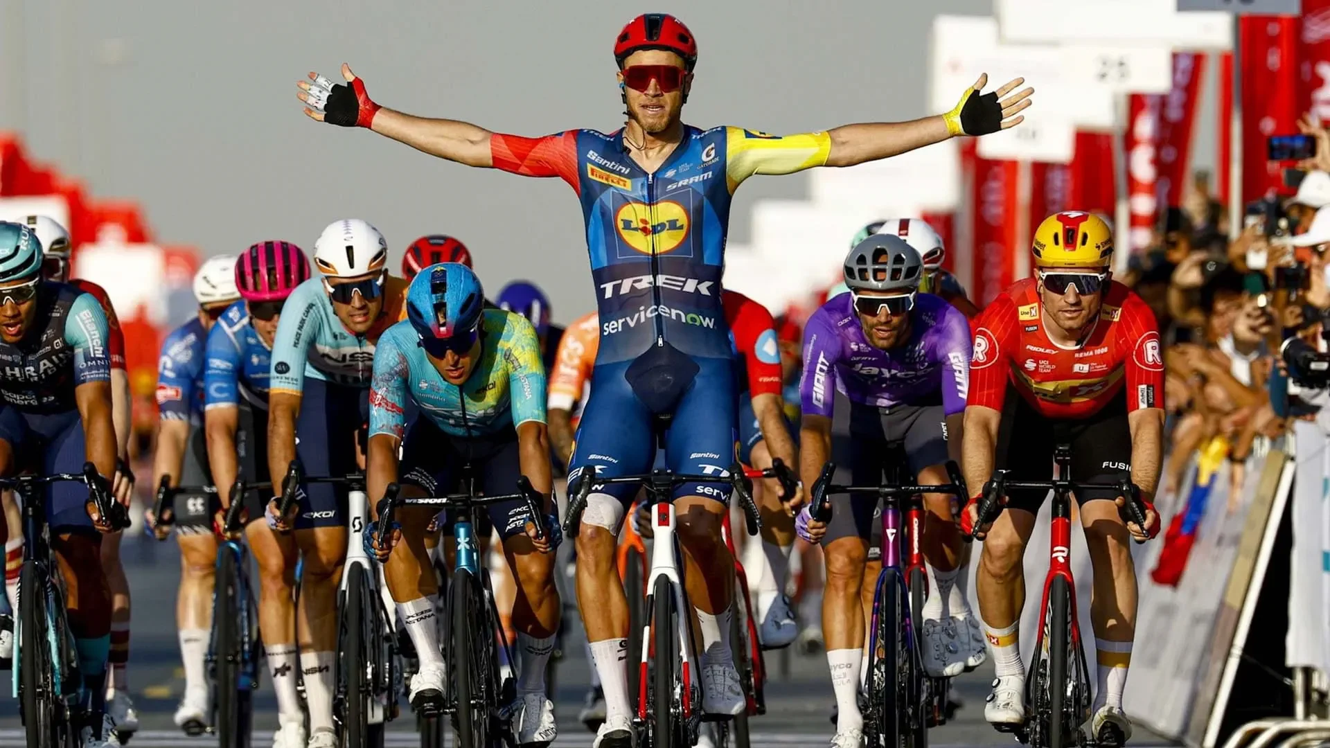 Jonathan Milan remporte l’étape 5 | UAE Tour 2026 | Die Geissens Real Estate | Luxus Immobilien mit Carmen und Robert Geiss – Die Geissens in Dubai