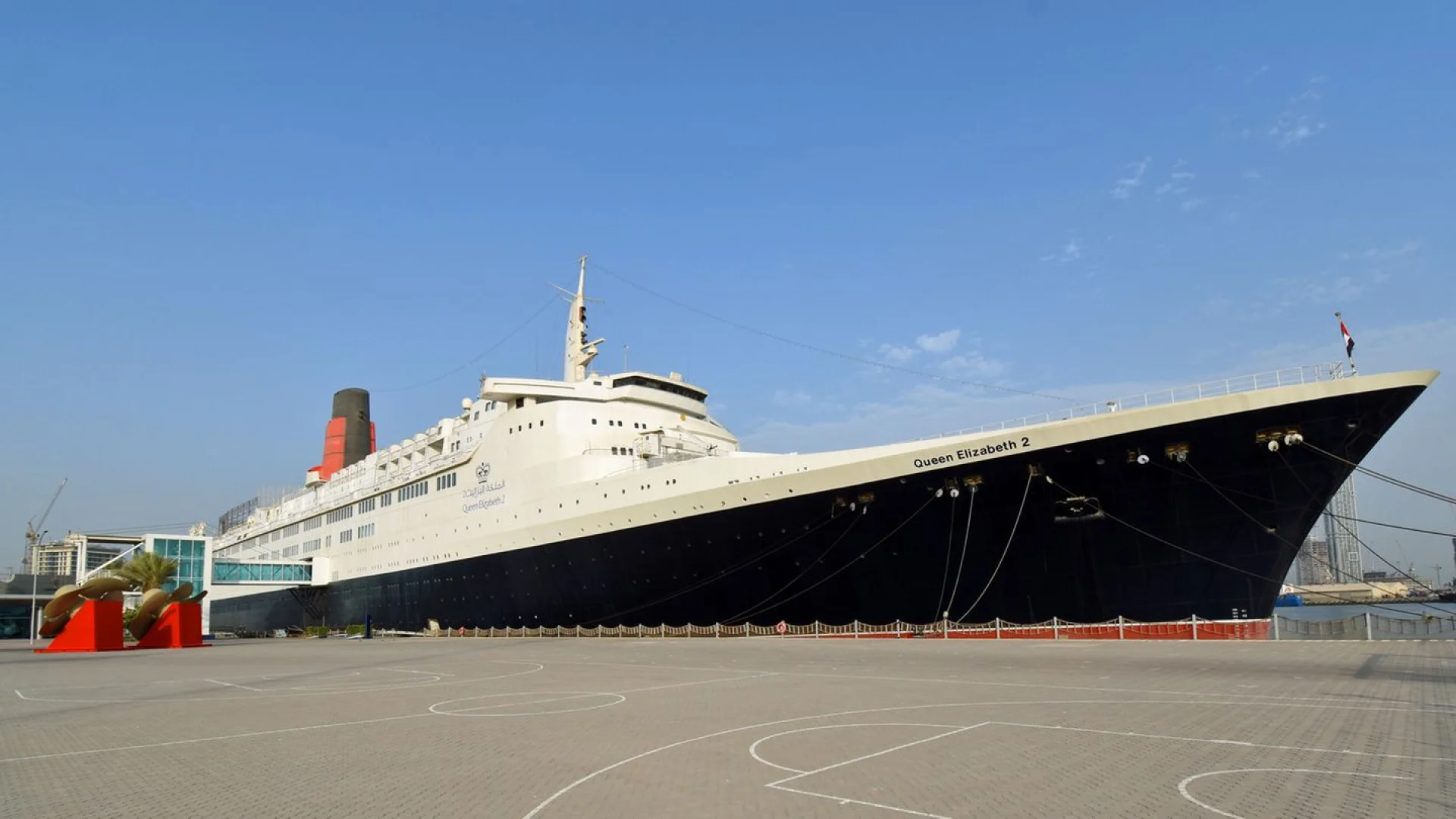 QE2 à Dubai : le paquebot devenu hôtel-amarré | Die Geissens Real Estate | Luxus Immobilien mit Carmen und Robert Geiss – Die Geissens in Dubai